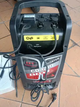 BOOSTER BATTERY CHARGER & JUMPER