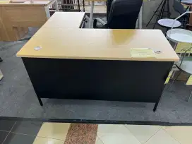 Meja Kerja Metal