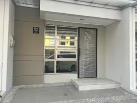 Disewakan Tahunan Rumah Baru 2 lantai Hawai Paradise PIK2
