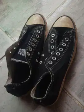 Sepatu Converse original UK 41
