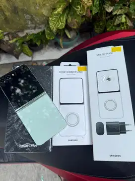 Samsung Z Flip 5 8/256GB FREE CASE harga 249& 699 ribu