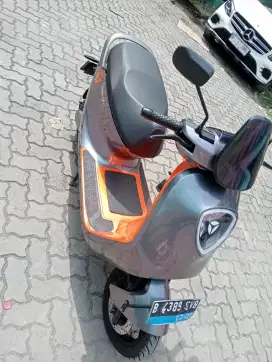 Dijual Motor Listrik Yadea G6 Tahun Pemakaian 2024