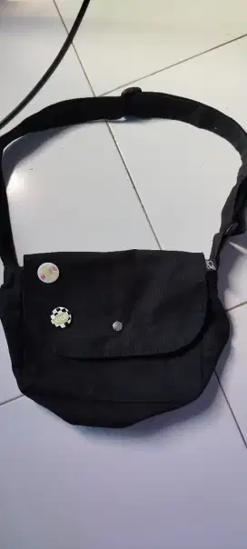 Butuh dana mendesak jual cepat Sling bag colour company harga pass