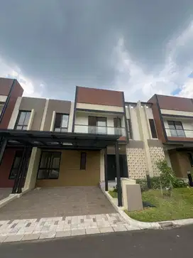 JUAL MURAH Rumah Gading Serpong Carson Scientia L9 depan Taman