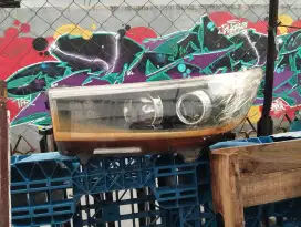 Lampu depan innova