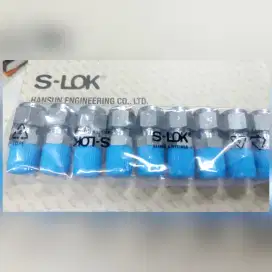 MALE CONNECTOR 3/8 x 1/4 S-LOK