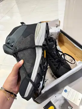 Sepatu Gunung Eiger Wagleri Mid - Grey