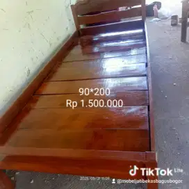 Dipan ranjang tempat tidur kayu jati antik bekas Bogor dah melamin