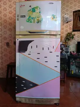Dijual kulkas dua pintu