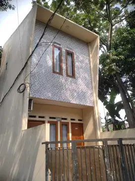 DIJUAL MURAH RUMAH 2 LANTAI DILOKASI STRATEGIS DEKAT TSM CIBUBUR