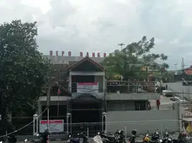 Rumah Strategis Tetangga Supermarket