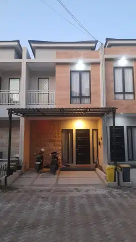 Disewakan/Dijual Rumah 2 lantai semi furnish yg nyaman di Jagakarsa