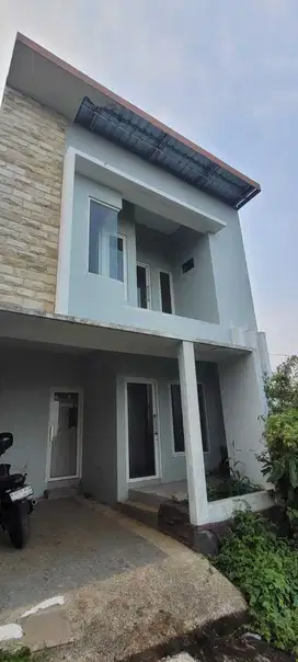 Rumah 2 Lantai Ngenep Karang Ploso Malang