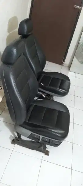 Kursi jok depan mobil BMW