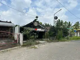 Disewakan tempat usaha cocok untuk cafe resto Jalan Demang lebar daun