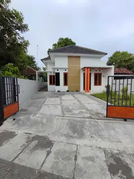 RUMAH BARU FRESH LIMASAN MODERN DENGAN TANAH LUAS JALAN IMOGIRI TIMUR