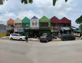 Dijual Ruko Strategis Depan UPN Medokan Asri