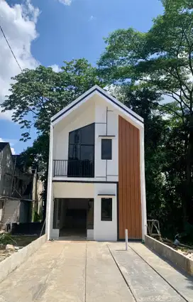 Rumah 2 Lantai 3 Kamar Tidur 2 Kamar Mandi View Danau Cantik Sudah SHM