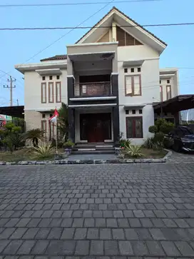 Rumah Bagus di Cluster Elite Dekat Dr.oen Solo Baru