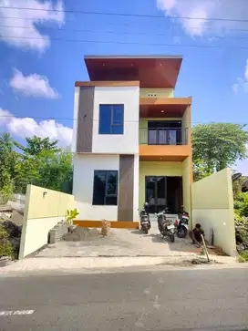 Istimewa! Rumah Pinggir Jalan Aspal Utama Di Gamping, carport2 Mobil