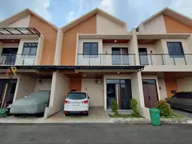 Rumah Dijual Cipayung Jakarta Timur Townhouse Pinggir Jalan Tol