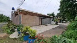 Rumah Jamin Nyaman dengan Desain Elegan di Taman Holis Indah 1