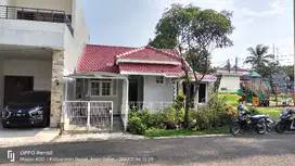di jual rumah murah posisi hook samping taman Sentul city