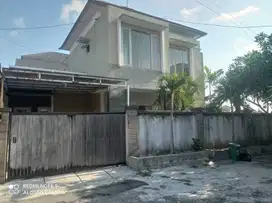 Dijual Rumah Modern 2 Lantai Lokasi Strategis di Padang Sambian
