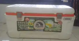 Box Penyimpan Es Merk IGLOO 113L Kondisi Masih Bagus