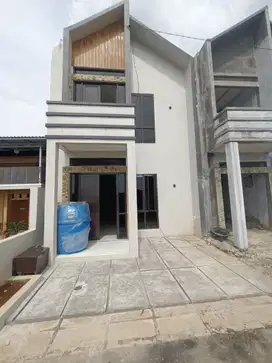 Dijual Rumah 2 Lantai Dekat Jakarta Global University GDC