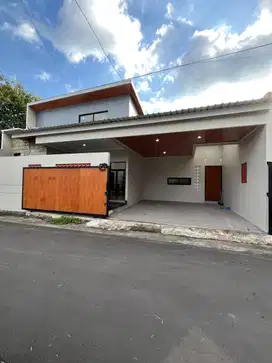 RUMAH MEWAH NYAMAN DENGAN TATA RUANG FUNGSIONAL DI WEDOMARTANI