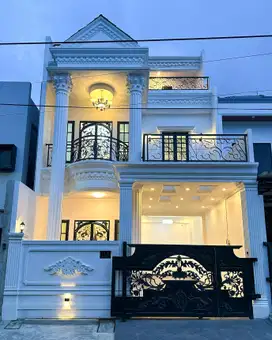 BRAND NEW, RUMAH MEWAH 3 LANTAI, AMERICAN CLASSIC 7X15, SIAP HUNI