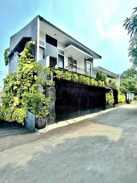 Rumah Huk, Dekat Pintu Tol Jorr bambu apus