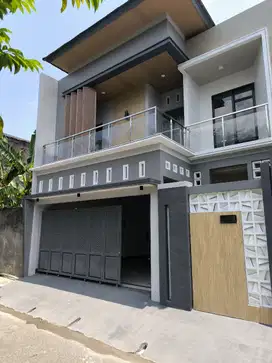 Rumah Mewah 2 Lt Dekat Allila Hotel Jajar Solo Kota