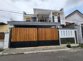 rumah bagus semi furnish 2 lt tengah kota solo
