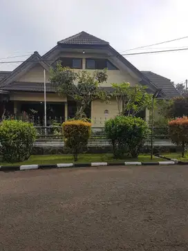 Dijual rumah KT 4+1 siap huni di komplek perumahan di Bandung Timur
