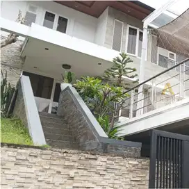 dijual rumah mewah 3 lantai mainroad setraduta bandung