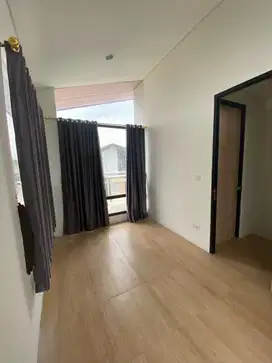 Rumah 2 Lantai, Cluster Waterfront Lippo Cikarang, 45 Juta/Tahun!