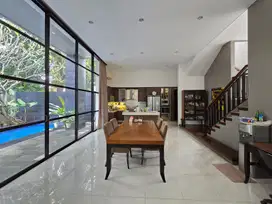 Rumah Bagus Dengan Kolam Renang Di Puri Bintaro Jaya