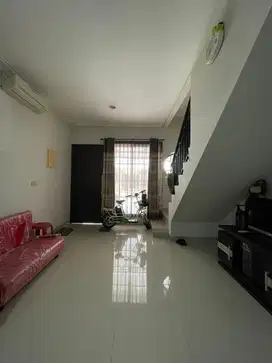 Disewakan Rumah Full Furnished Cluster East Asia 4x12, Green Lake City