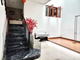 Dijual Cepat dan Murah Rumah Modern Posisi Hook GreenVille jakarta Bar