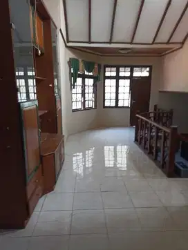 Disewakan Rumah 2 Lantai Mainroad Antapani