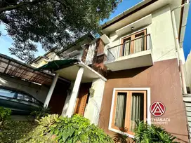 Lebak Bulus, Rumah Cantik Dalam Townhouse Eksklusif dekat Stasiun MRT
