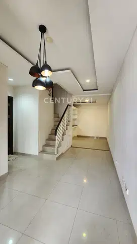 Rumah 2 Lantai Siap Huni Dalam Cluster Shinano JGC Jaktim R2146