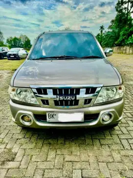 Isuzu panther DP 28 JT Type GRAND TOURING MT 2012