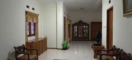 Disewakan Rumah Hoek Keren Bersih 2 Lantai Di Antapani