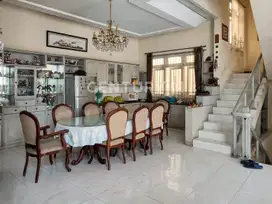 Rumah Mewah Hoek 3 Setengah Lantai Semi Furnished Di Sunter S8773
