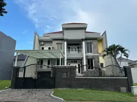 Rumah Mewah 3 Lantai di South Emerald Mansion Citraland Surabaya