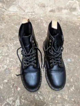 JUAL DOCMART DR MARTENS ORIGINAL