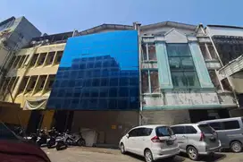 Dijual 3 Ruko Berjejer 4 lantai di Jakarta Pusat.